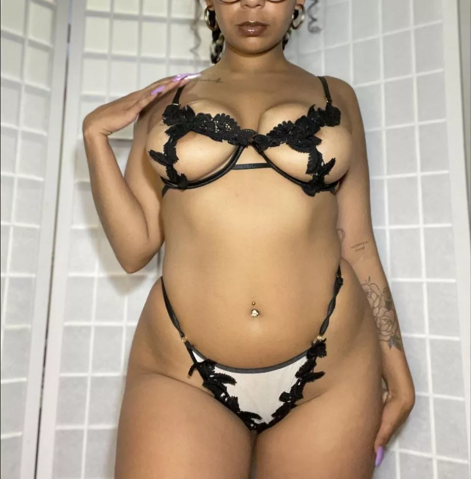 Perfect body to make you brainless and a gooner 