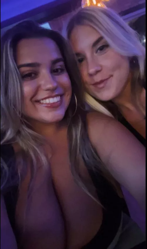 Such a smug smile. She knows how jealous the blonde is 