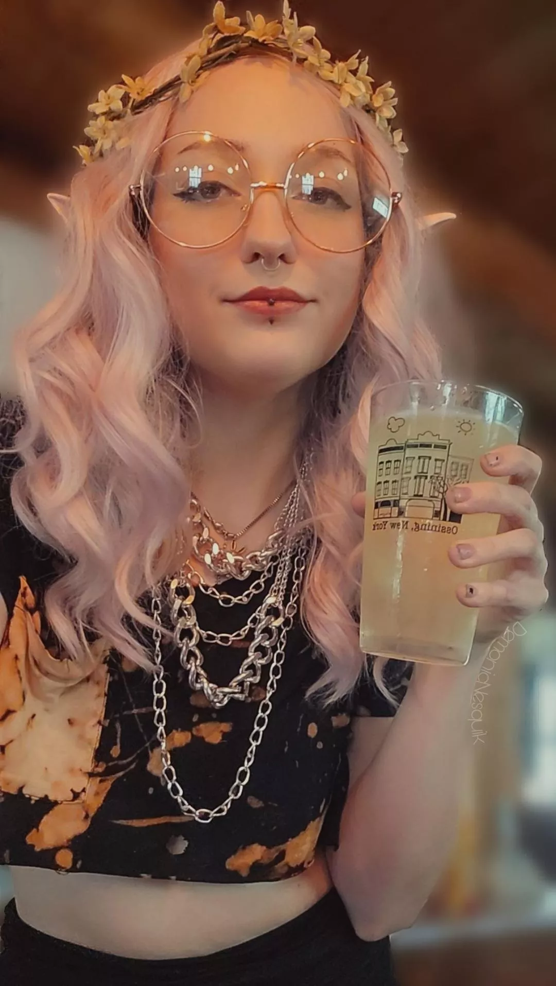 Yes, the carpet does match the curtains