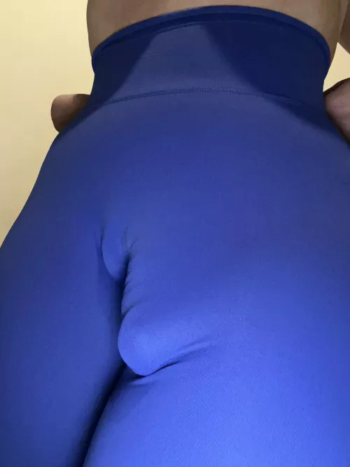Do you want to find out how many inches I have under my tight leggings? 