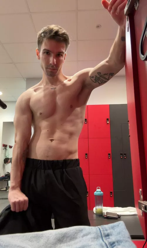 Flex in the locker room 