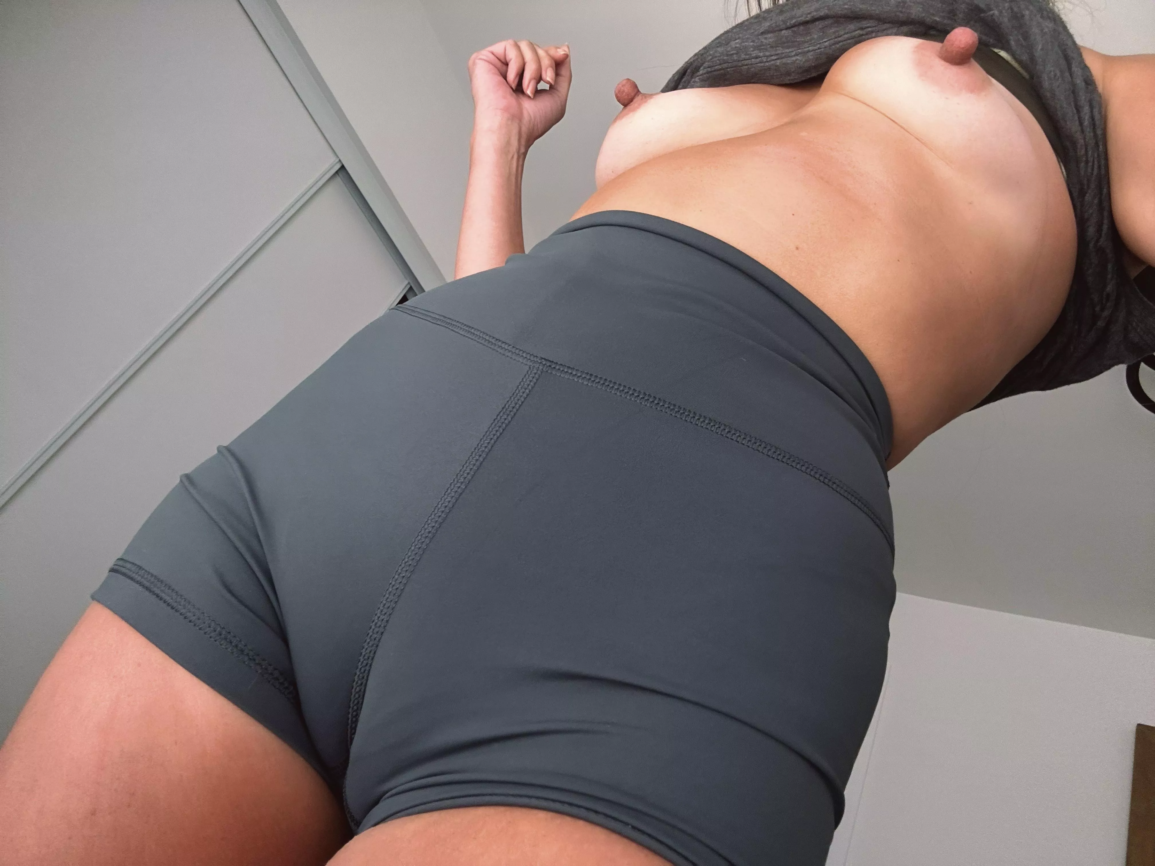 I wore these shorts to the gym like this 