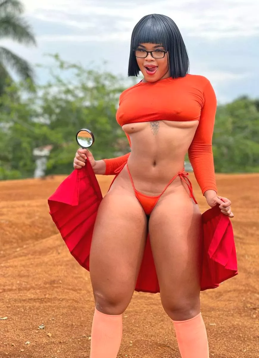 Just a busty ebony girl trying to catch your attention :)