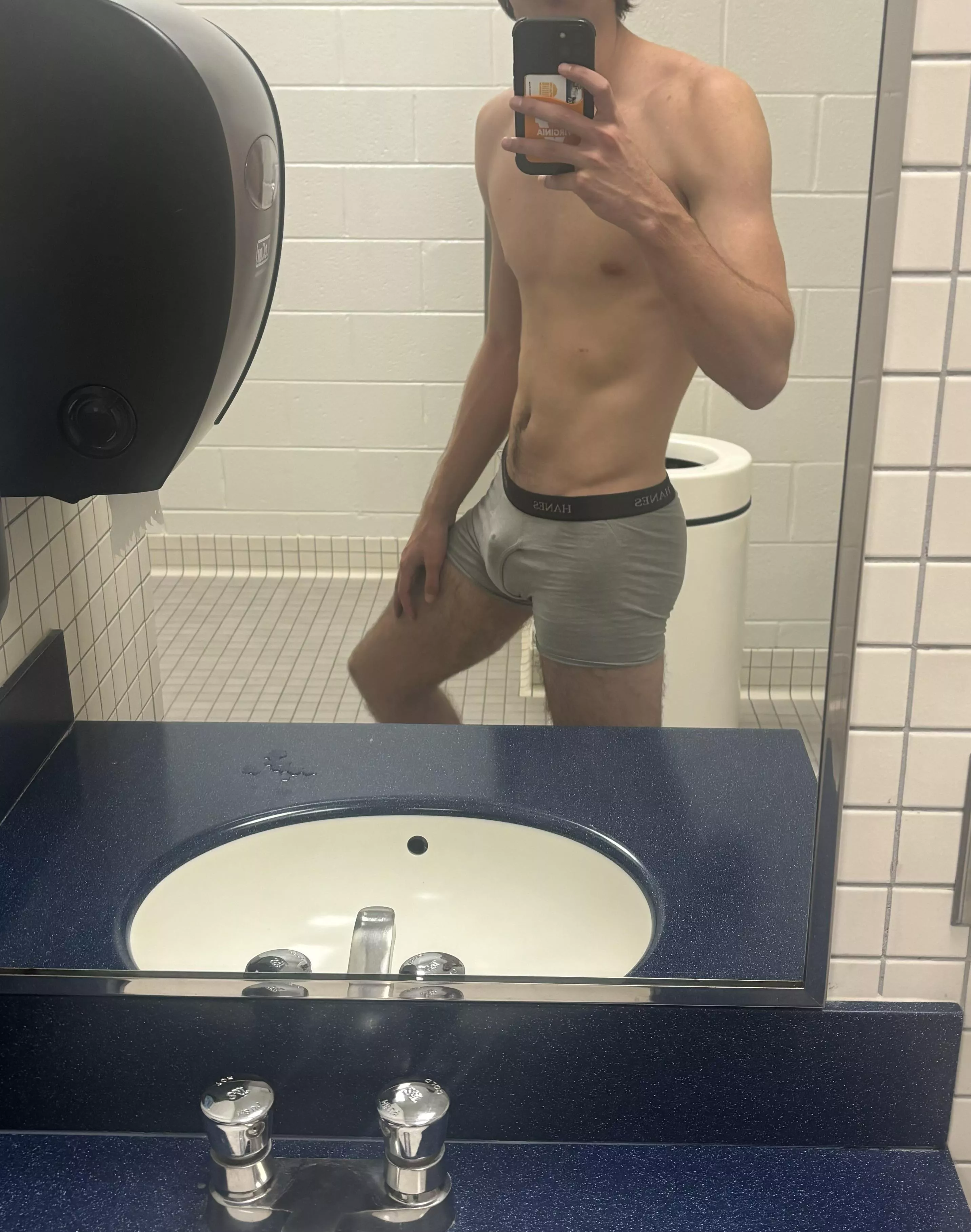 Took some new gym pics, here's a sneak peek 👀