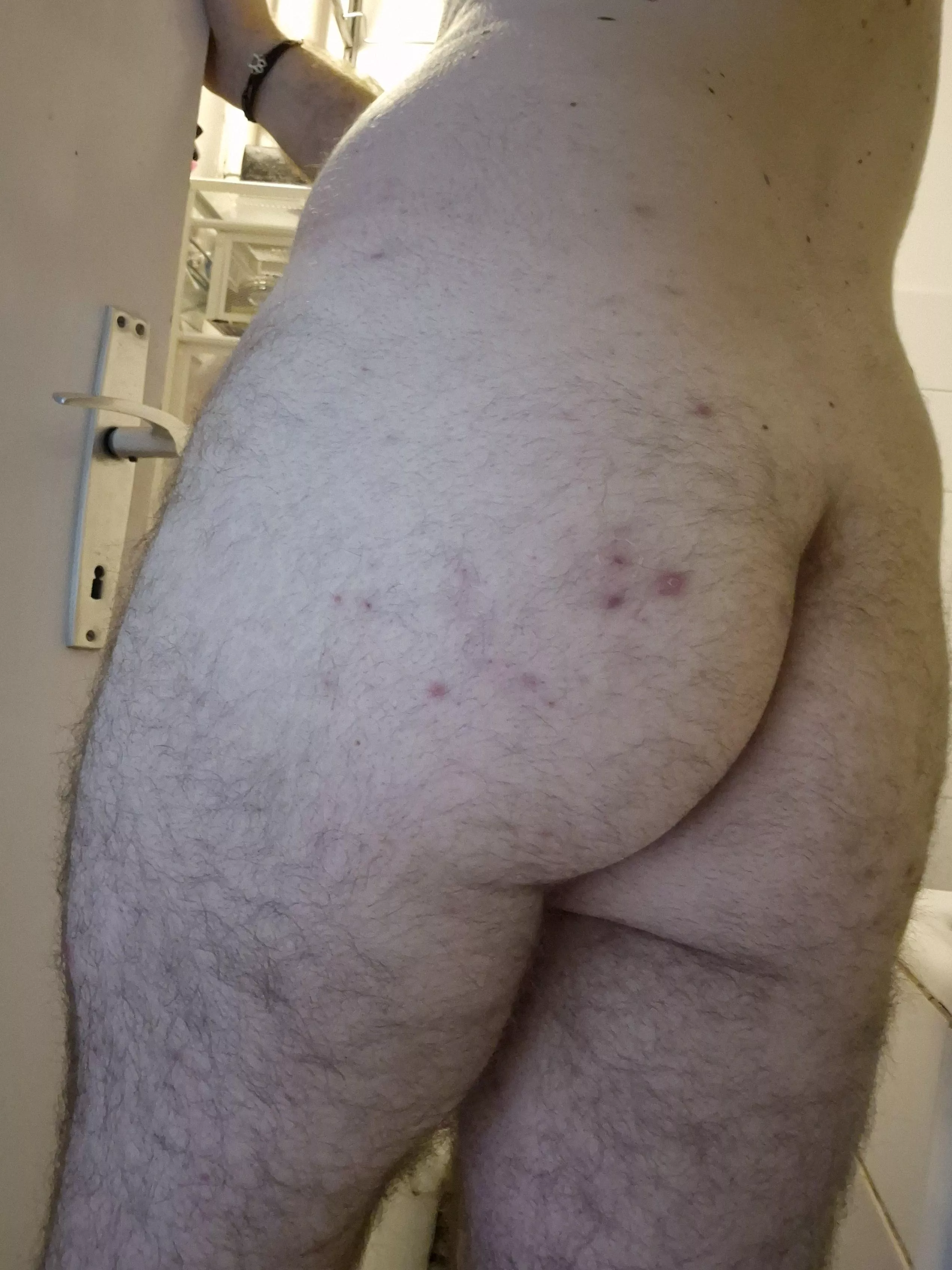 Want someone to spred them cheecks