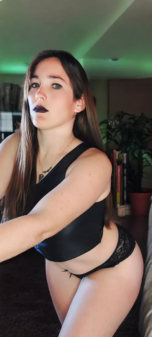 Wearing leather clothing makes me want to be an evil bitch who gives orders to men who like to be manipulated into doing very dirty things.