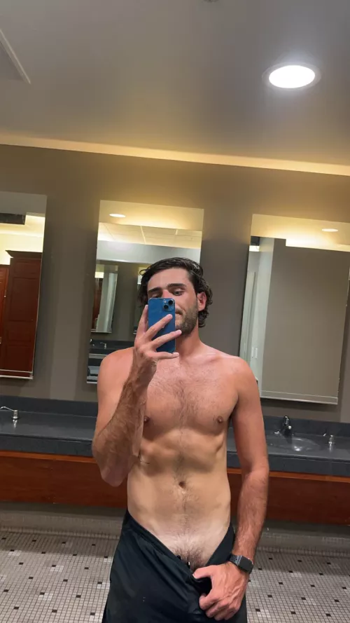Who would suck off this 6’3” gym bro in the locker room? 