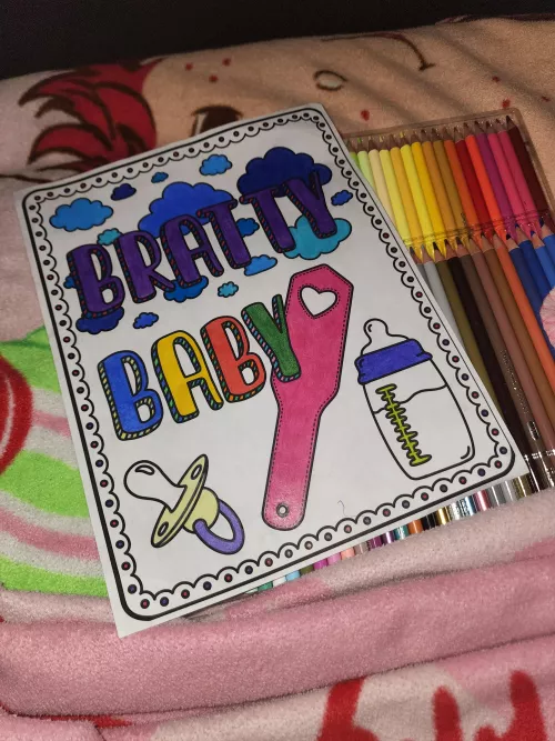 Bratty baby loves to color💓