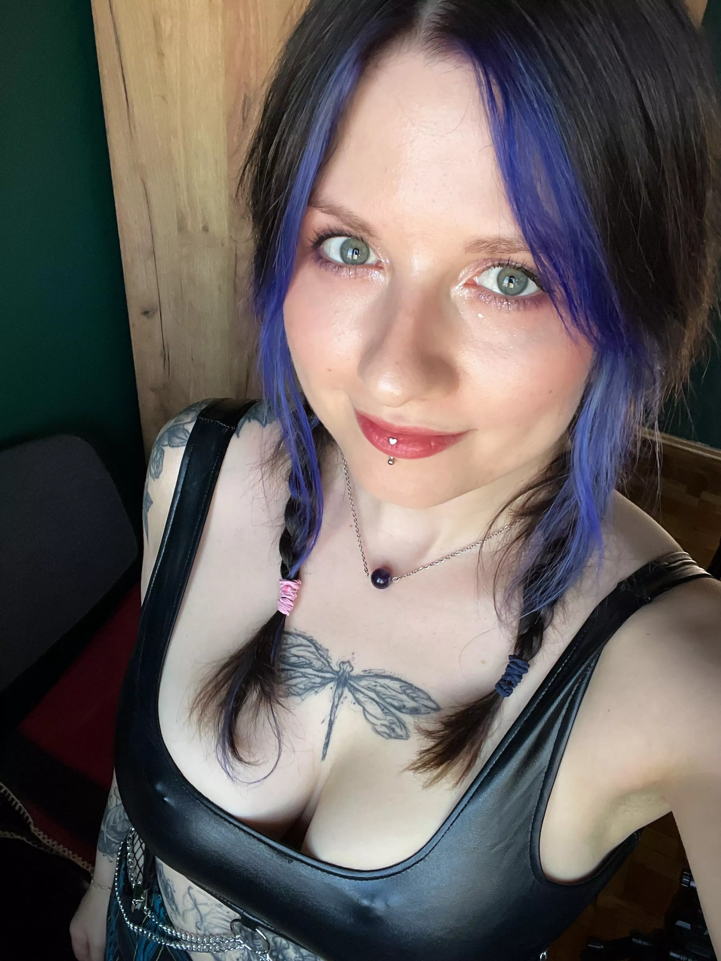 can you tell theyre pierced in this pic