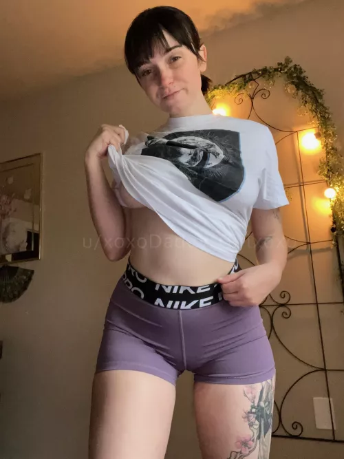 [F] just barely peaking 🤭😘