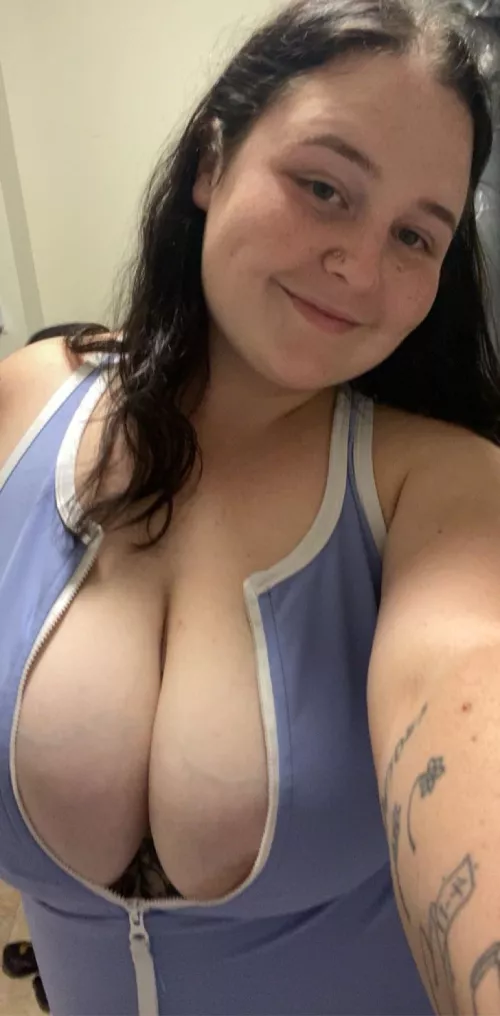 face or tits prettier? 