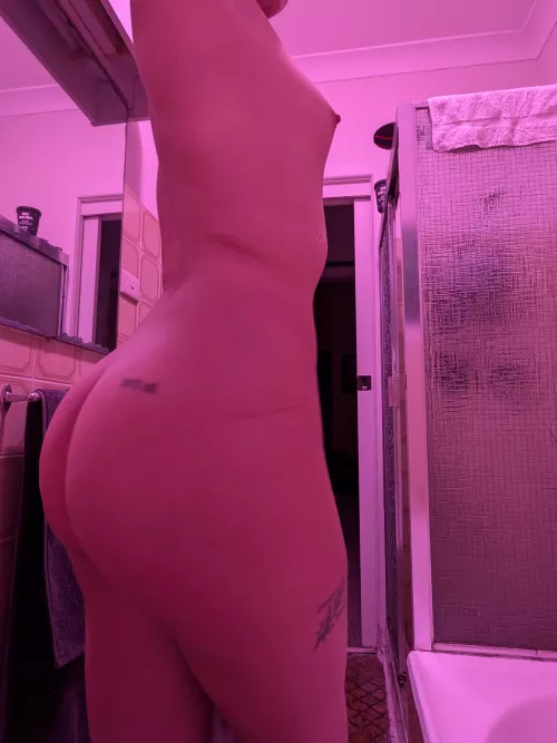 Flat chest but a phat ass 🩷🍑