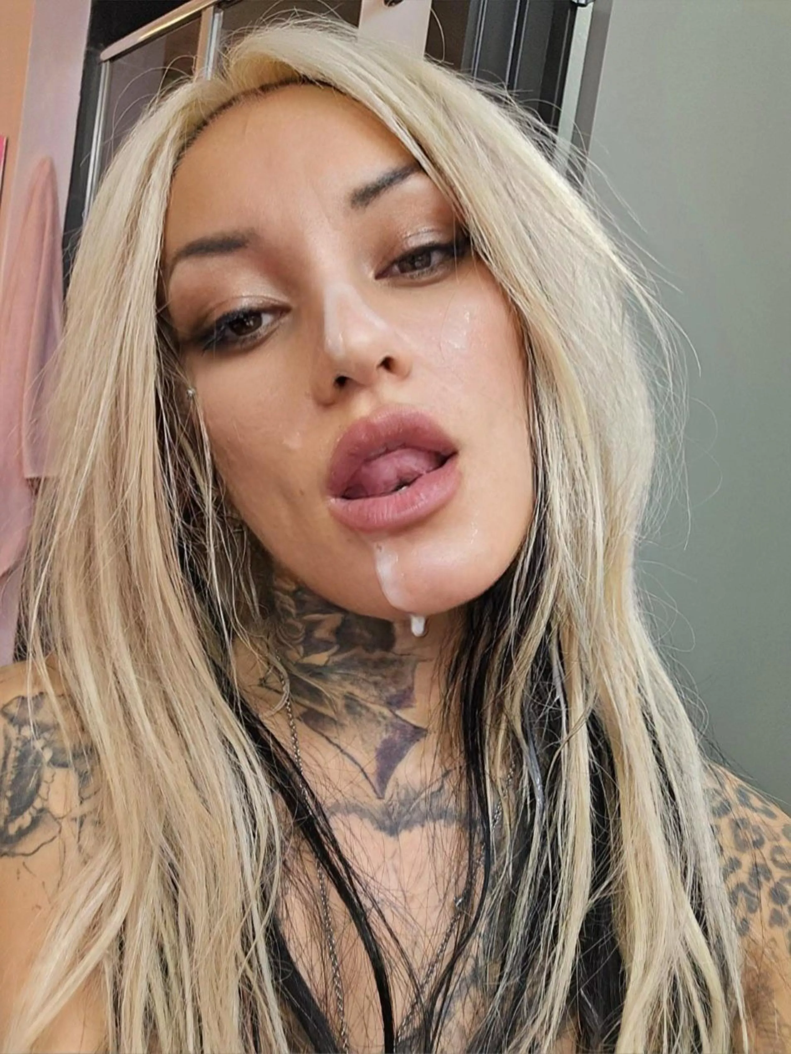 I love to feel my face completely covered with warm cum