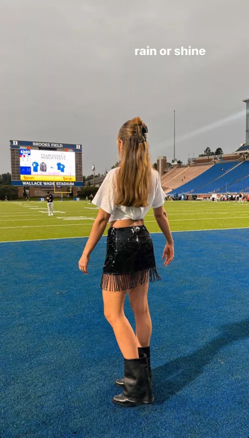 I'd eat her ass out in the end zone 