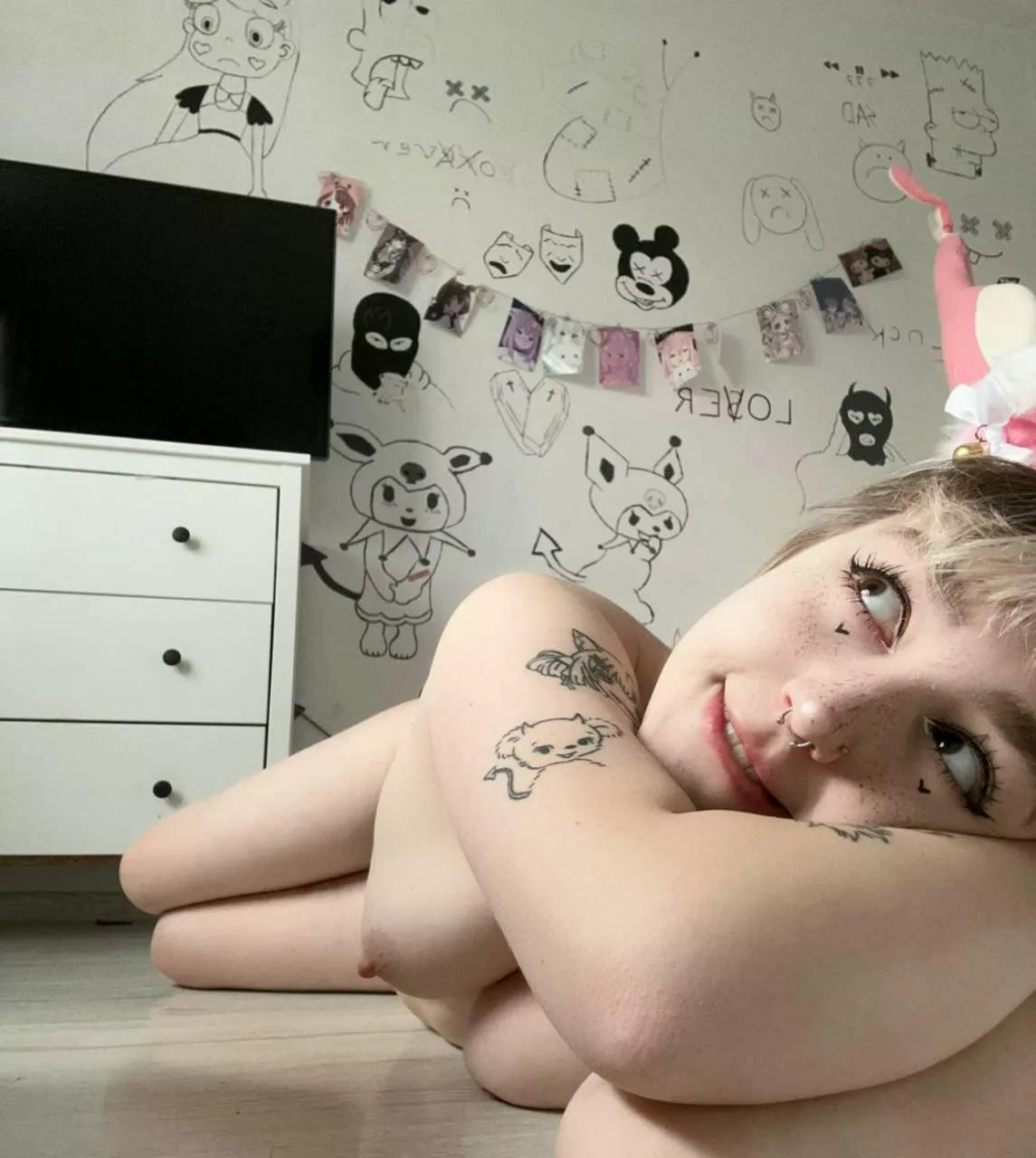 I'll exchange hot pics with 15 random guys who leave a ❤️