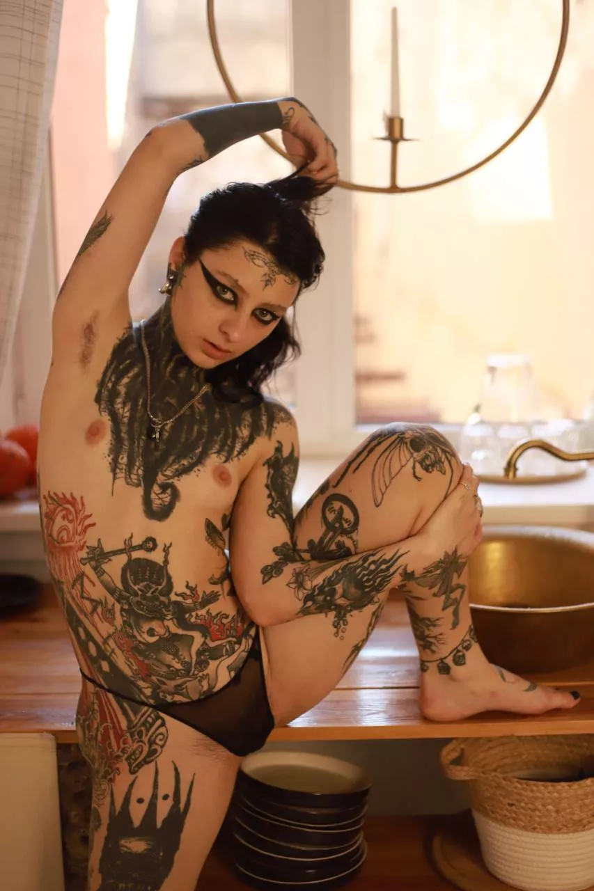 My hairy armpits for u 