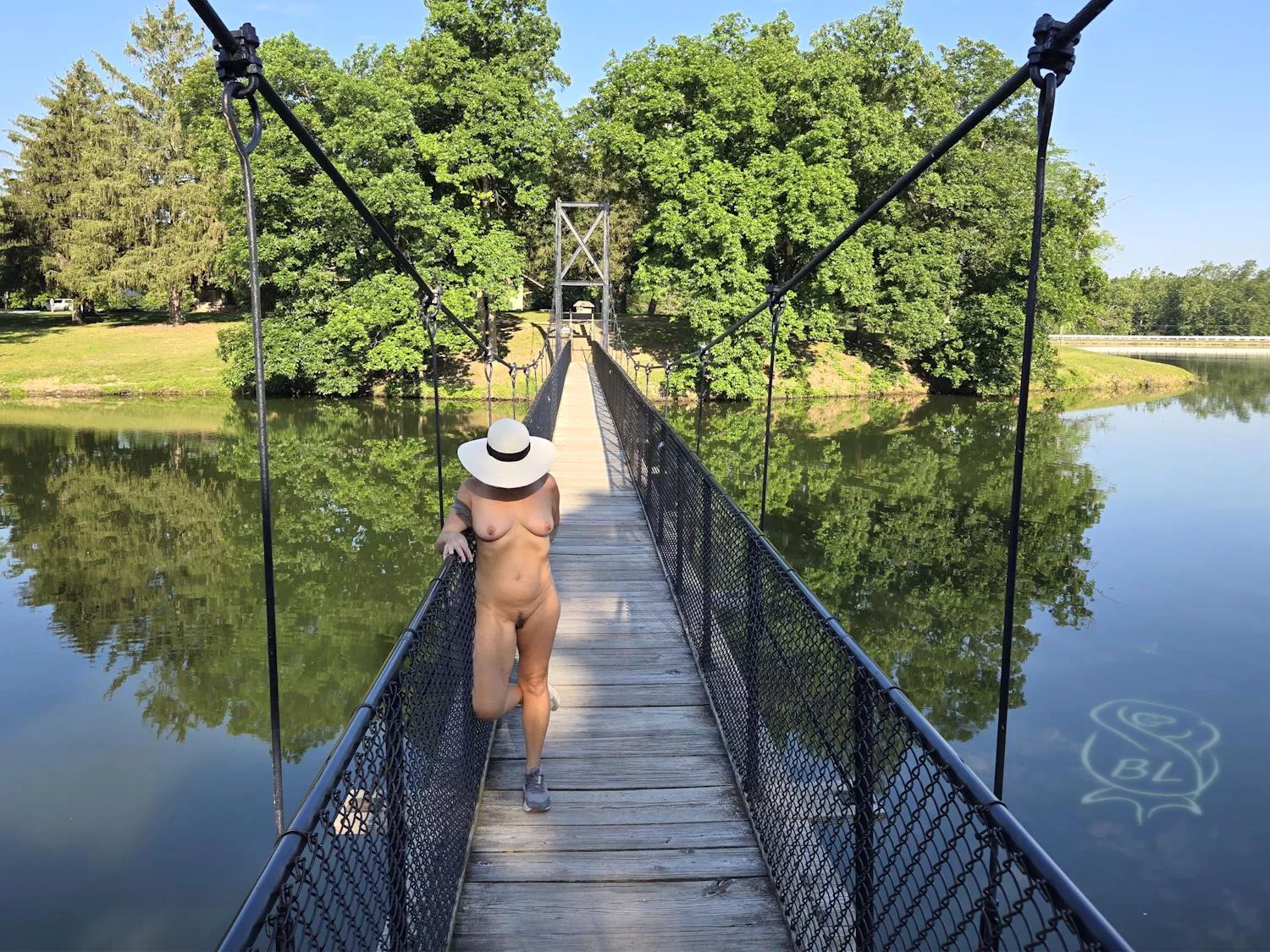 Suspendous! 🌉🤭