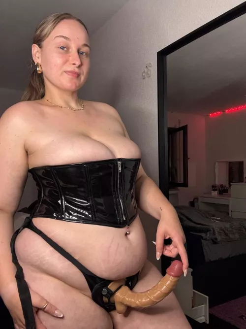 What do you call a girl that wants to peg you on the first date?