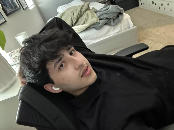 [22] Can't be the only one thinking I'll meet someone cool on here