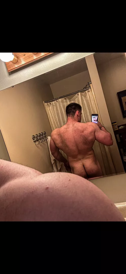 Anyone into younger fit guys 👀 21 231Ibs 