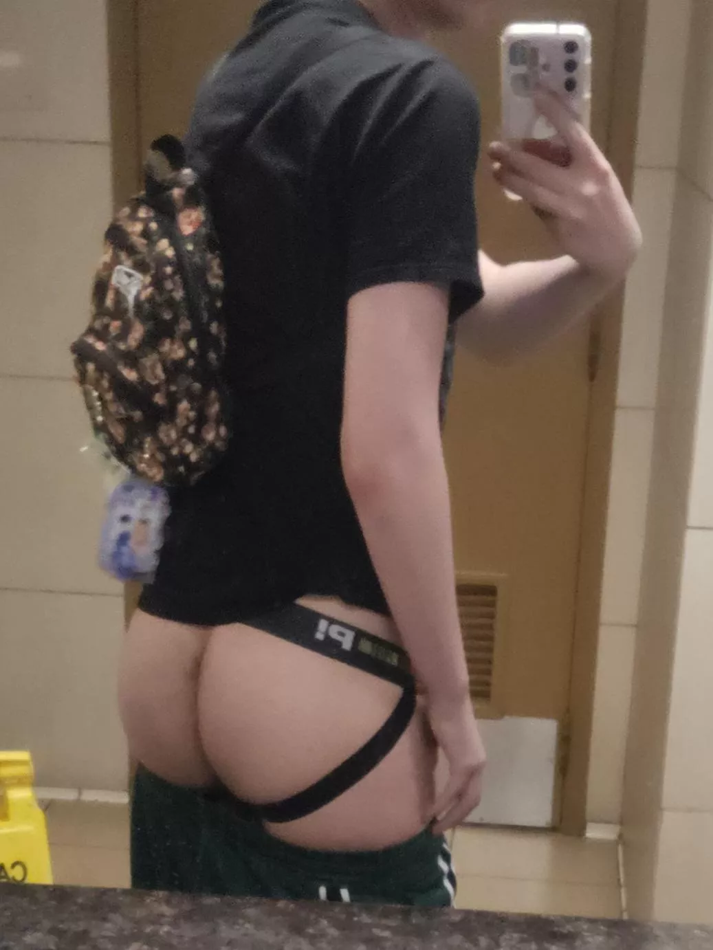 I think this strap looks even better out and about, don't you?