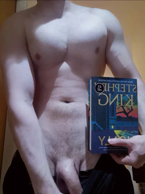 Is this book any good? I try to stick to SK for Autumn reads, any other spooky suggestions? 