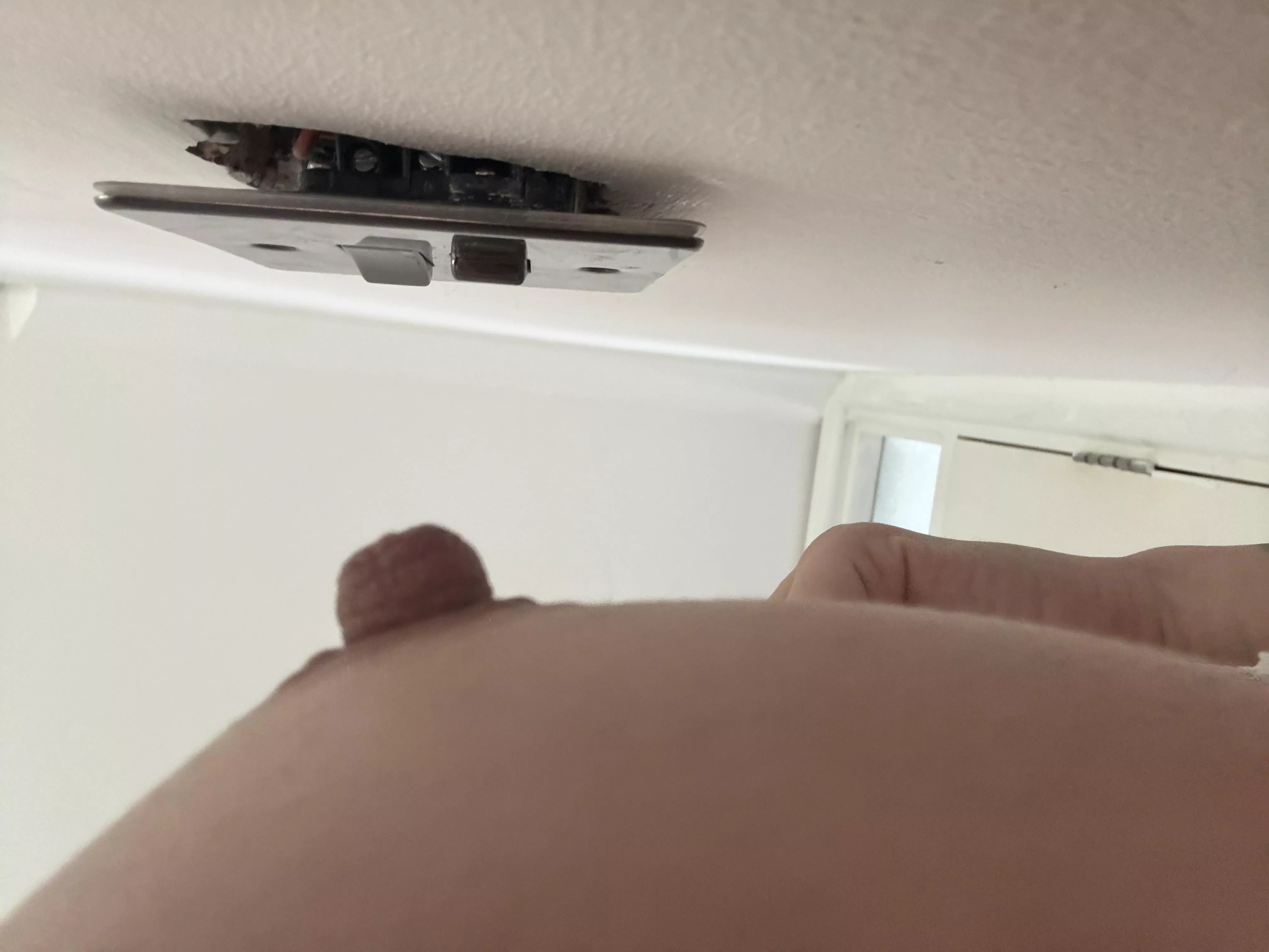 Need a man to screw a few things for me 🤭