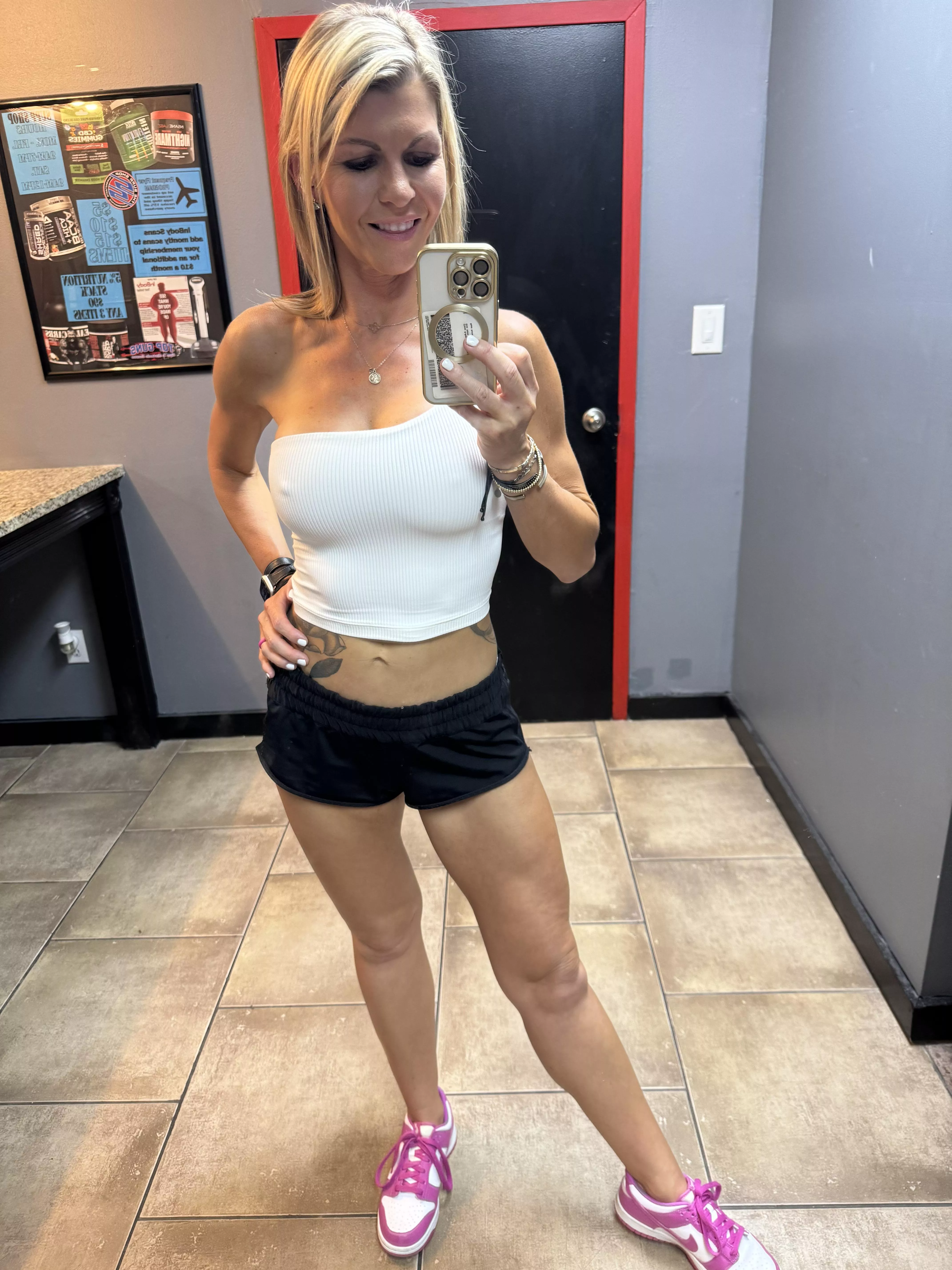 Wanted you to see what l the gym DILFs see. [f]