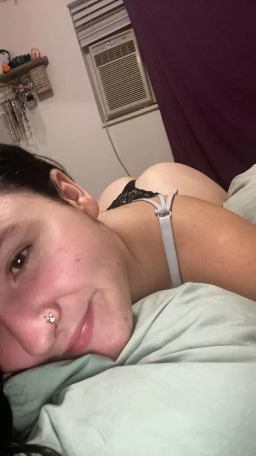 Bored and horny 😈