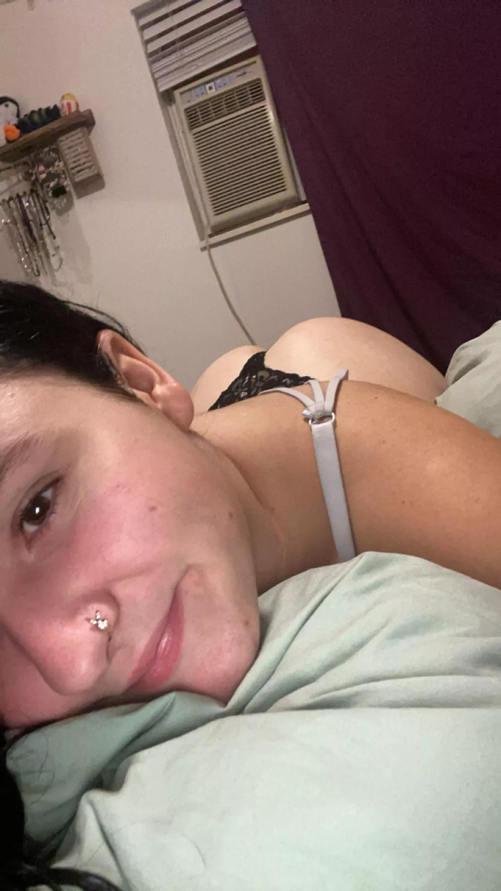 Bored and horny 😈