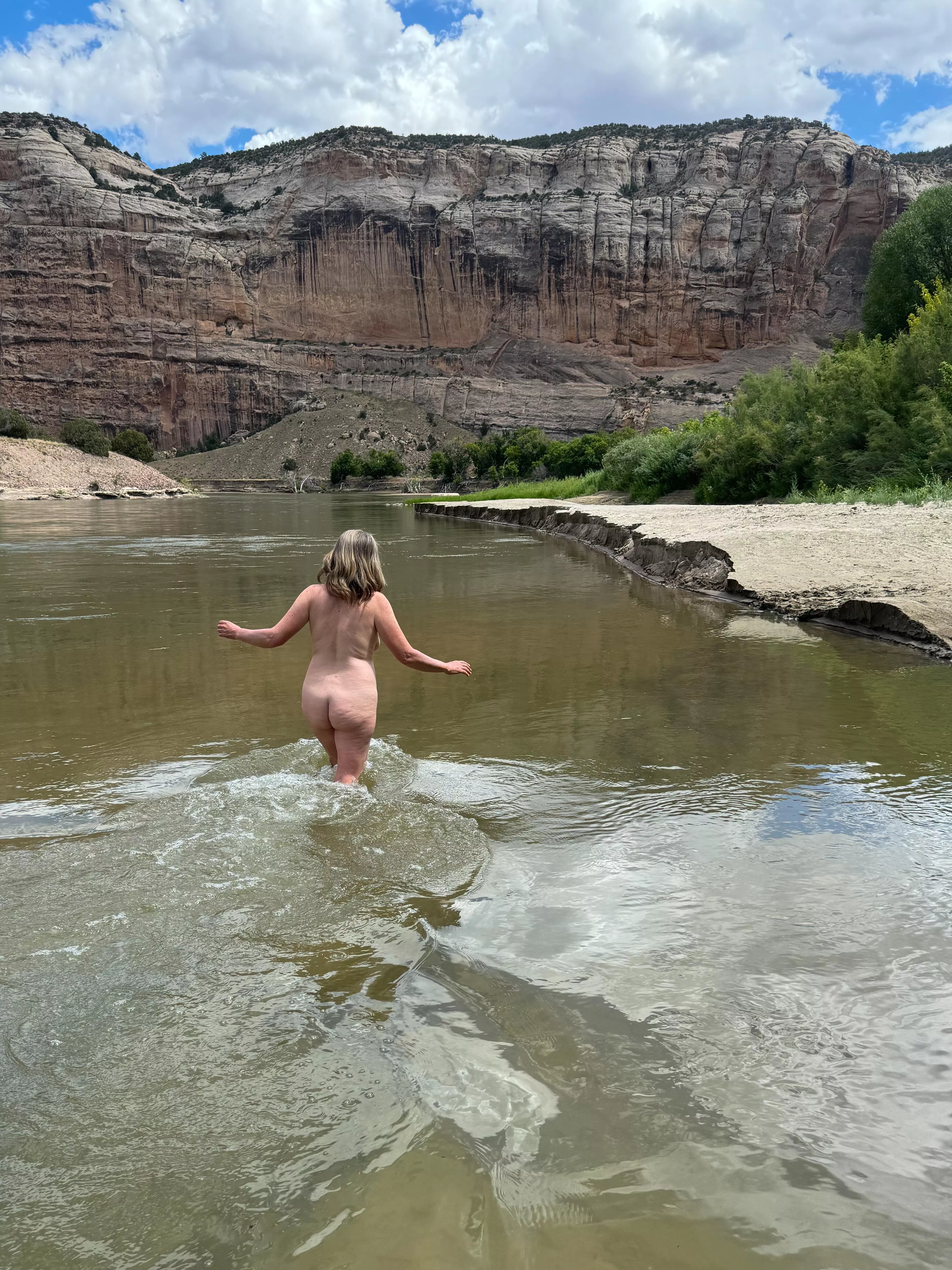Cooling off on a Hot Day 💦 (more in comments)