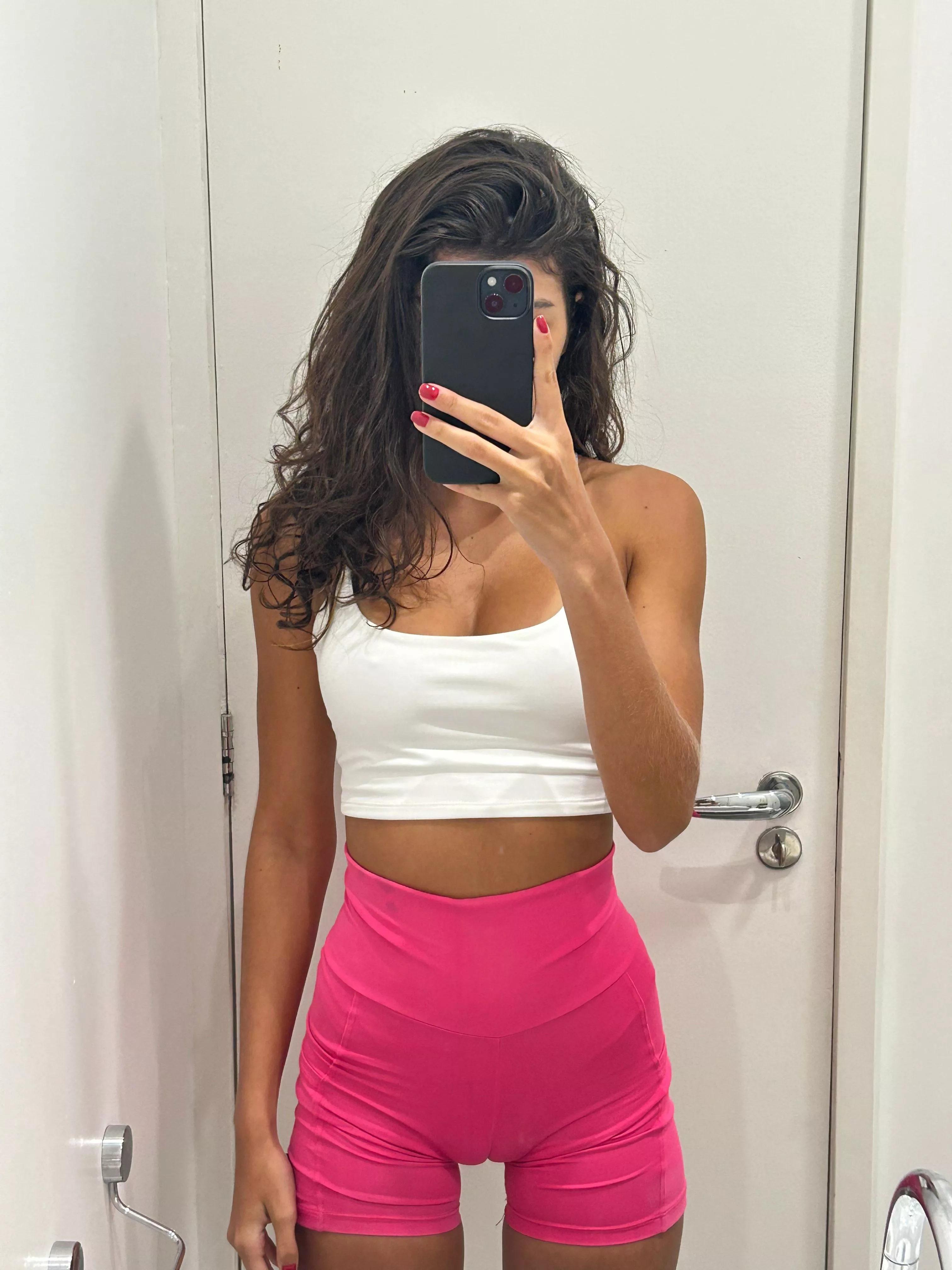 Discretely trying to show u guys my gym cleavage while I’m in the gym