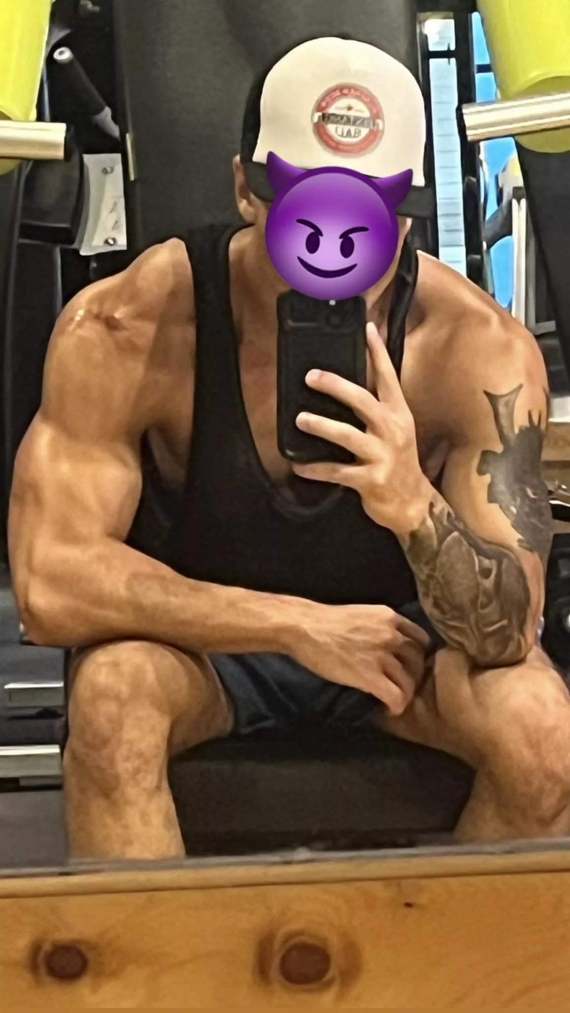 Done with this gym sesh. Next sesh is me lifting you in the bedroom 😍🥰🥰