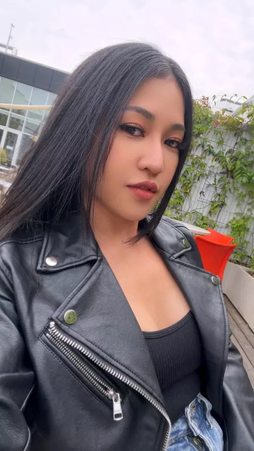 Got my leather on and I'm ready to misbehave. 😉