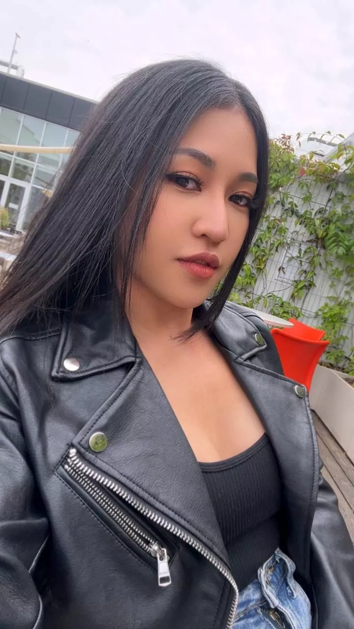 Got my leather on and I'm ready to misbehave. 😉