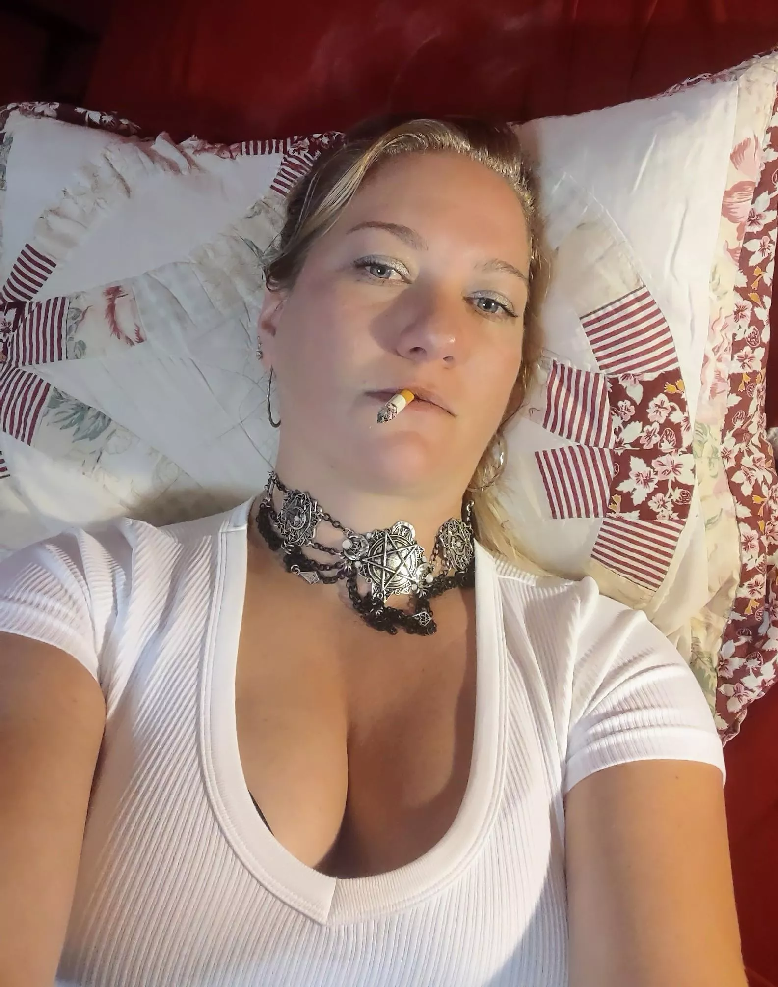 Here's to a good night 🚬💋