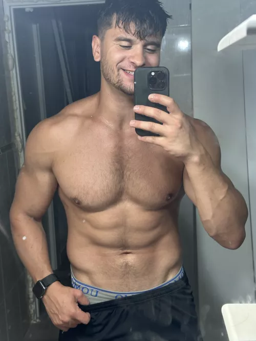 I like the way my forearm looks today
