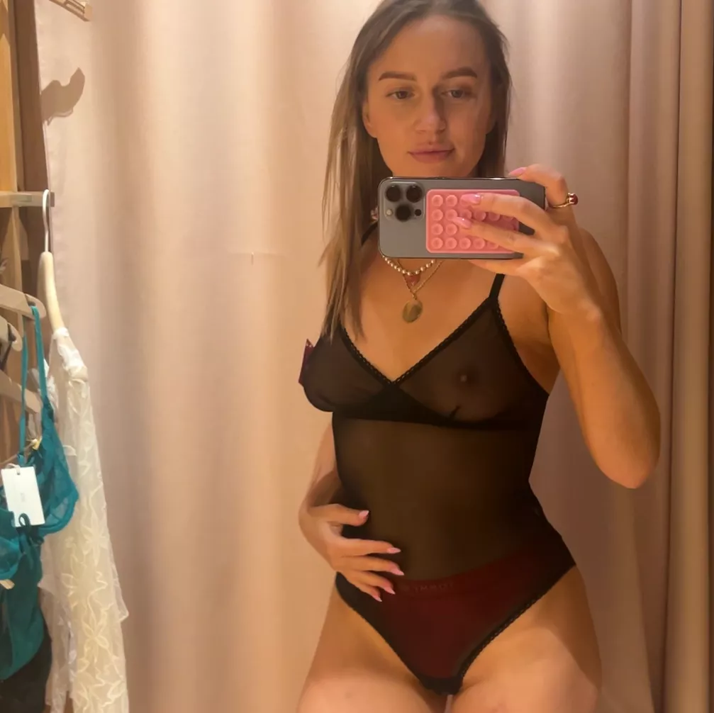 I like to take selfies in the changing room