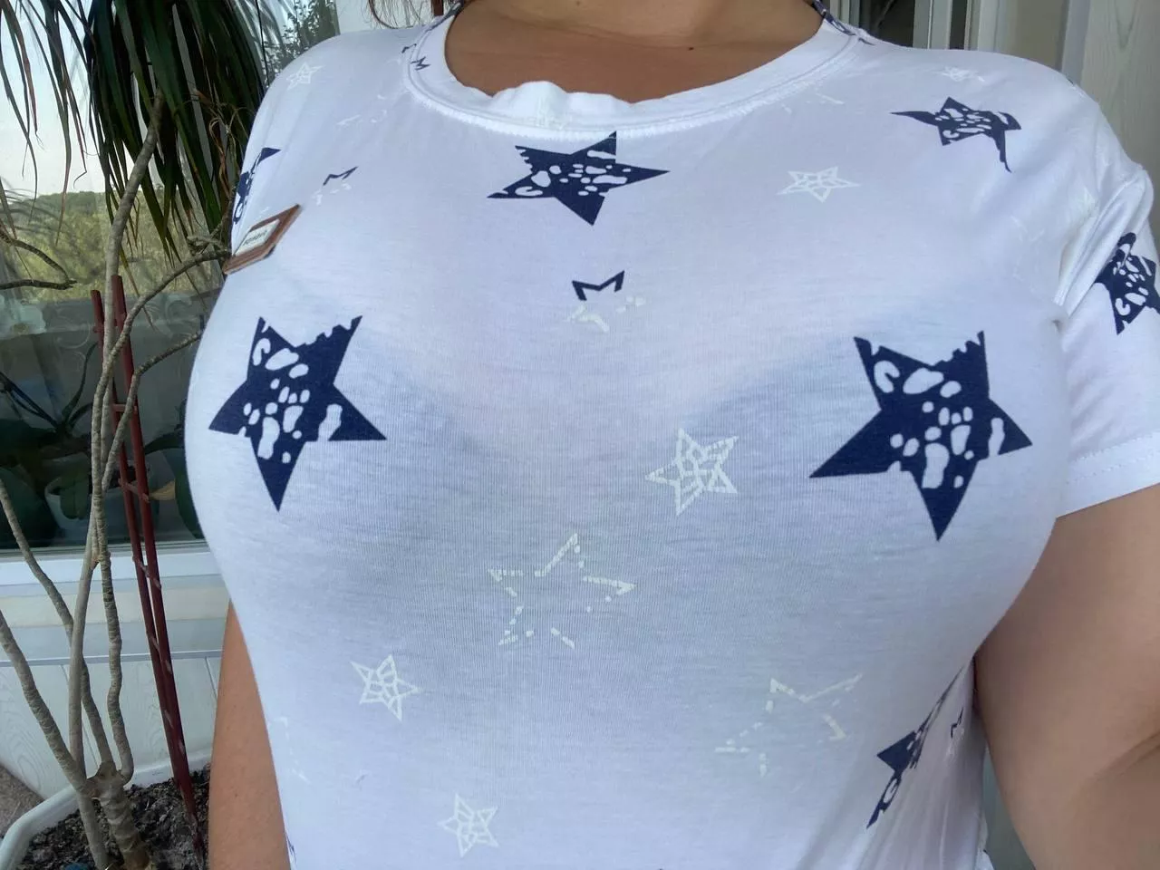 Look at my bra lines