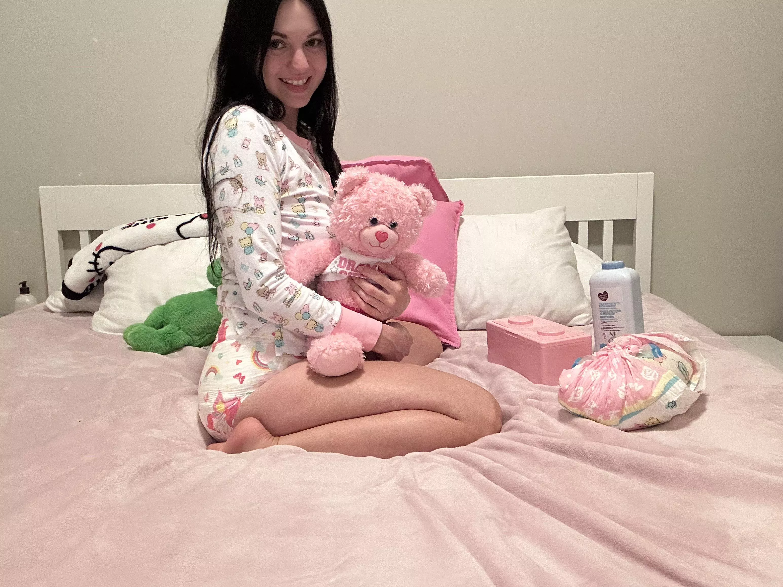 Look daddy! I changed my diaper all by myself! π Look daddy! I changed my diaper all by myself! π