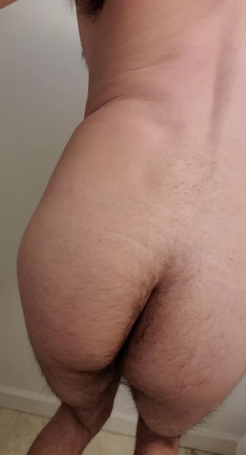 Who likes my hairy ass?
