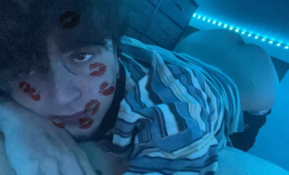 [18] Do I arch like a good lil college slut? :3