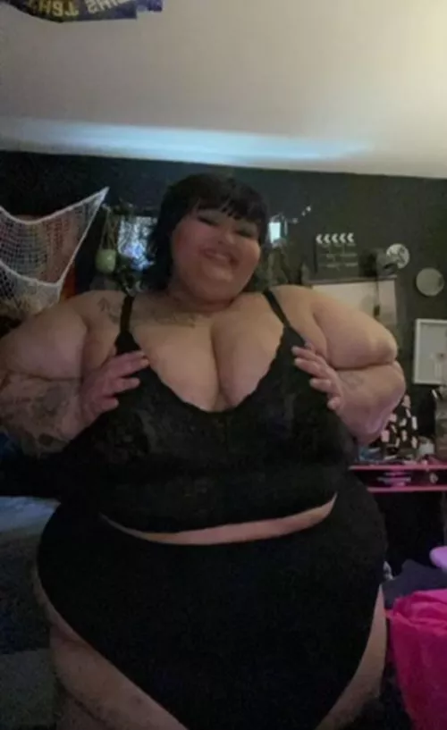 5’2 and 450lbs with some attitude, can you handle it?