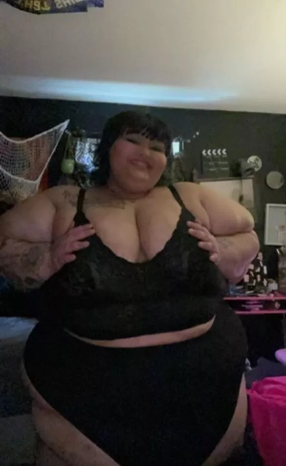 5’2 and 450lbs with some attitude, can you handle it?