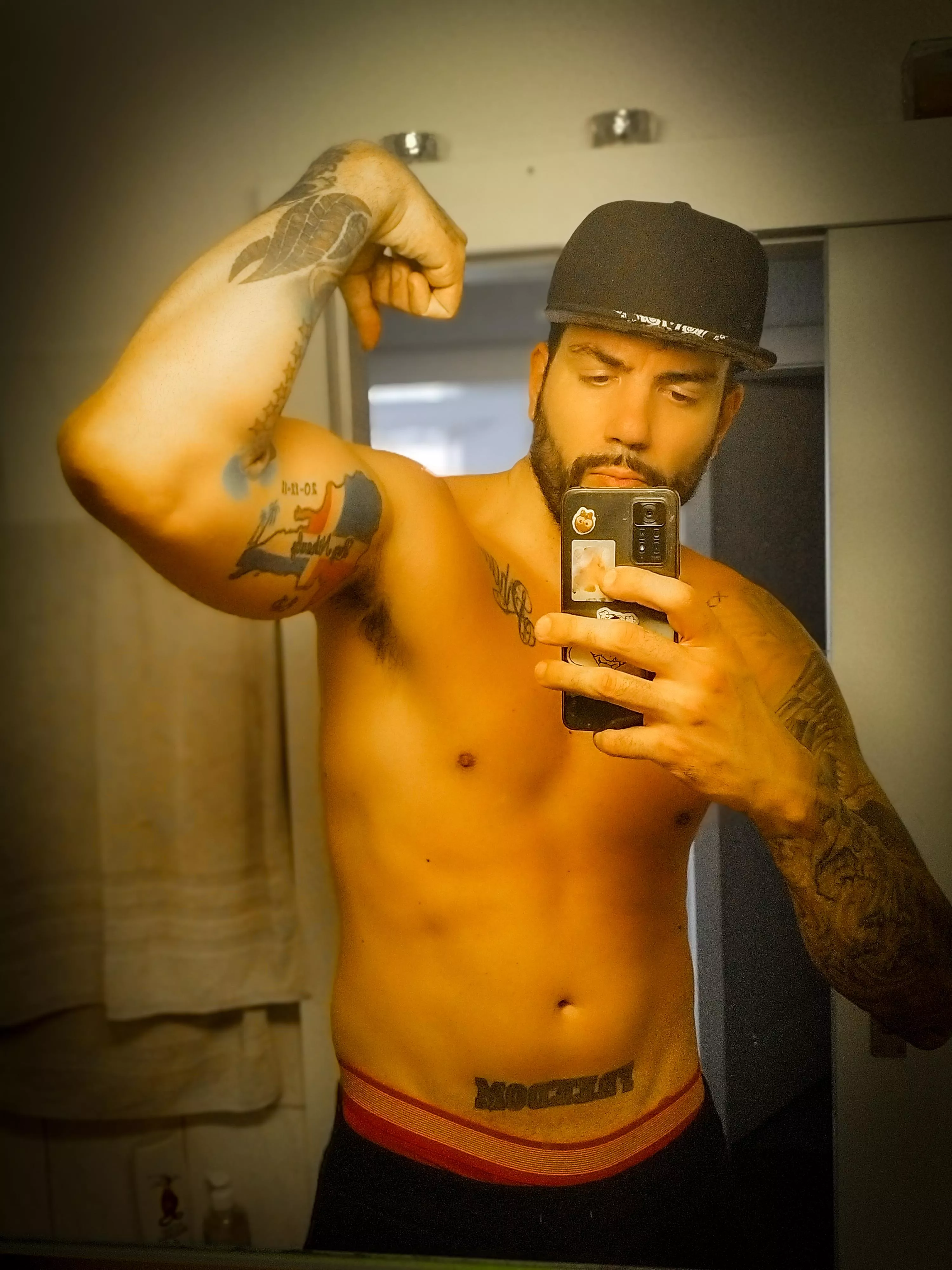 Better with hair in the armpit🫣