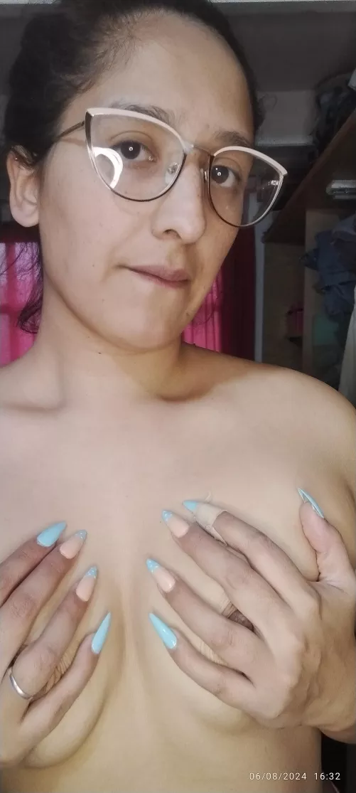 Daddy, squeeze them with your hands 