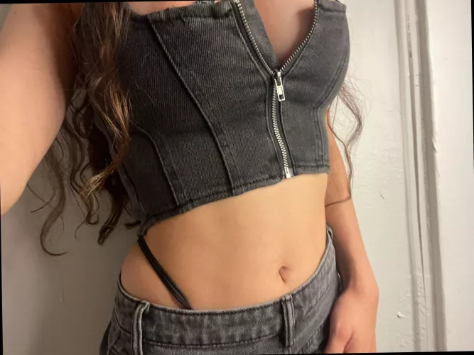 do i look pretty in this crop top?