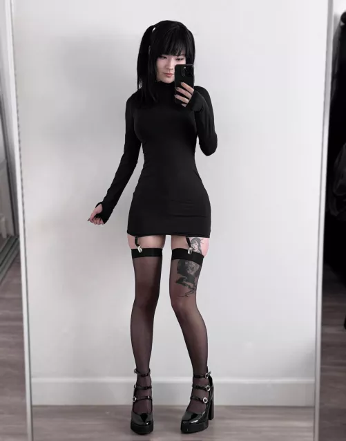 Goth Japanese girl in dress and stockings… thoughts <3 