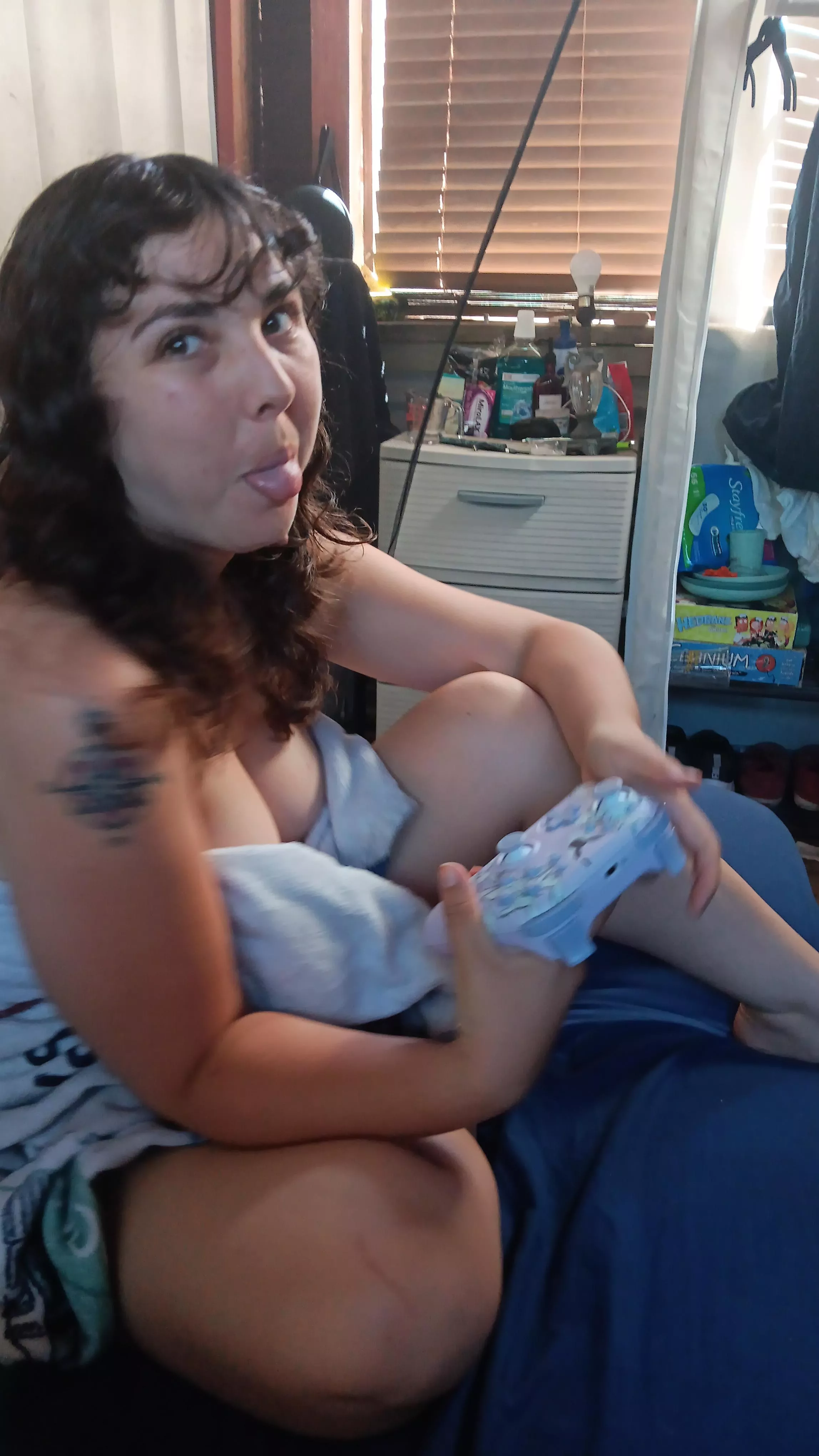 Playing fortnite in nothing but a blanket right now 😈😜 @sky_demon_420