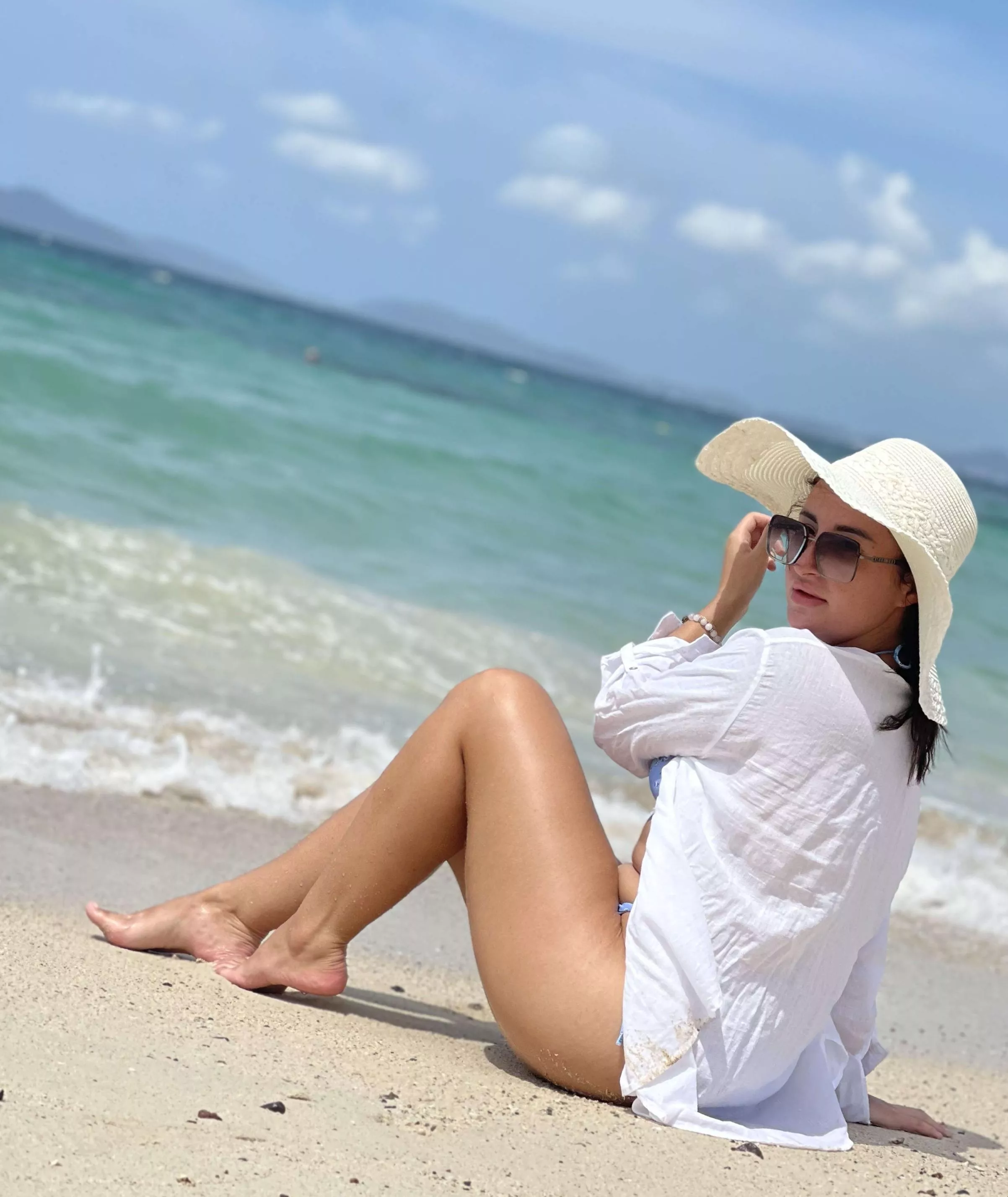 Since everyone liked the hat so much I decided to take another photo with her and share